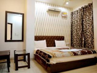 Hotel Alpha Inn By Sonachi Amritsar Bagian luar foto